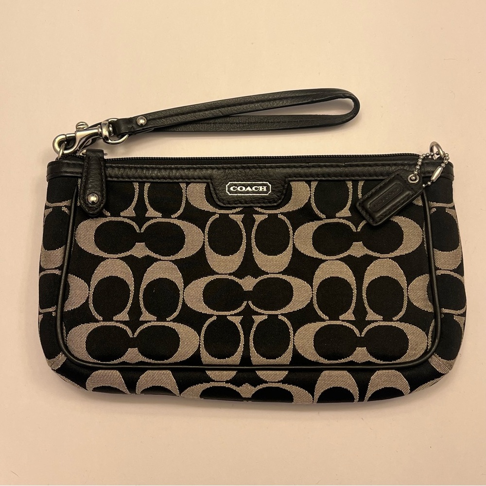 Coach Monogram Mini Shoulder Bag‎ (excellent condition) - Picture 2 of 9